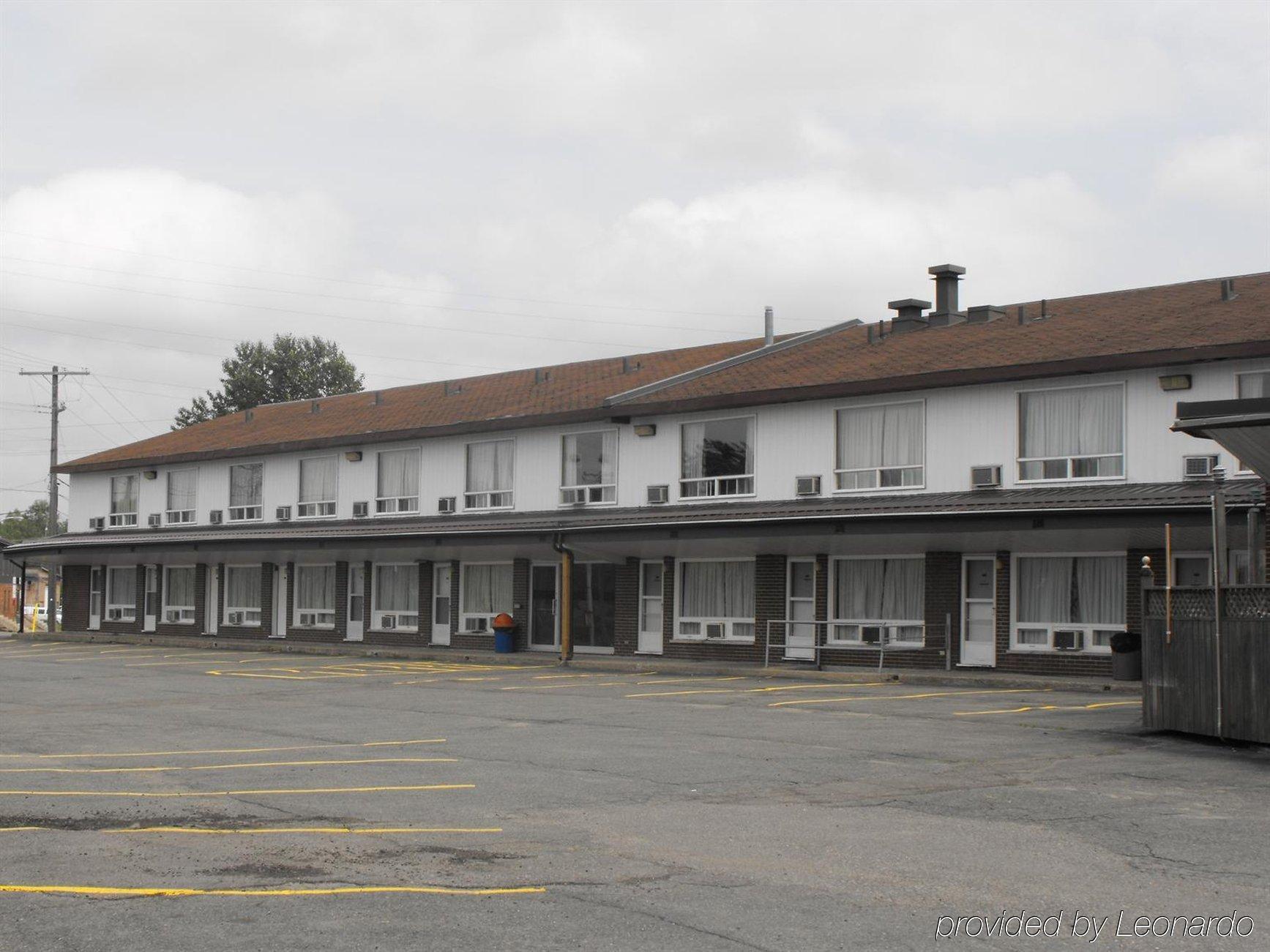 Super 8 By Wyndham Kirkland Lake Exteriér fotografie
