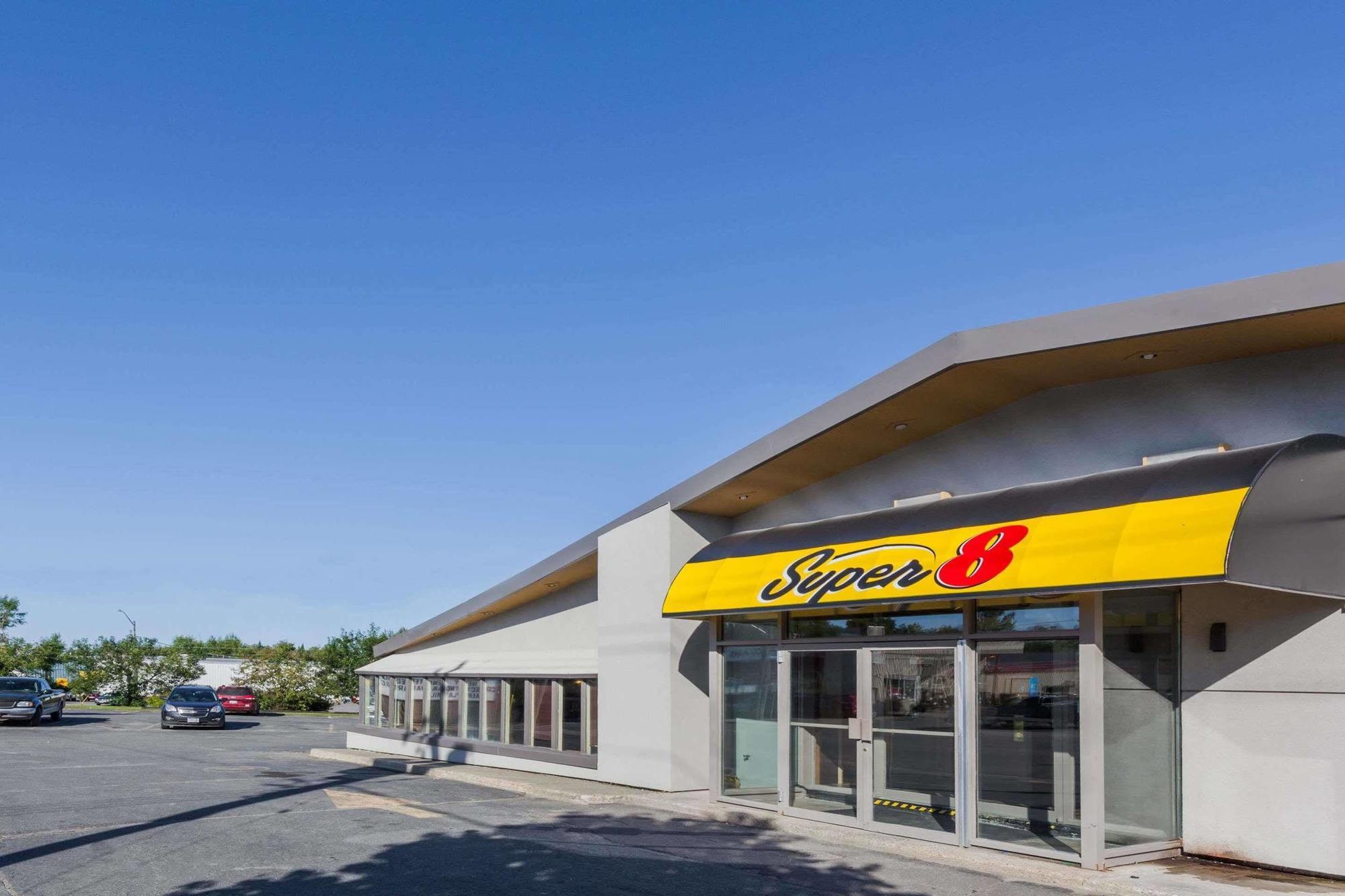 Super 8 By Wyndham Kirkland Lake Exteriér fotografie